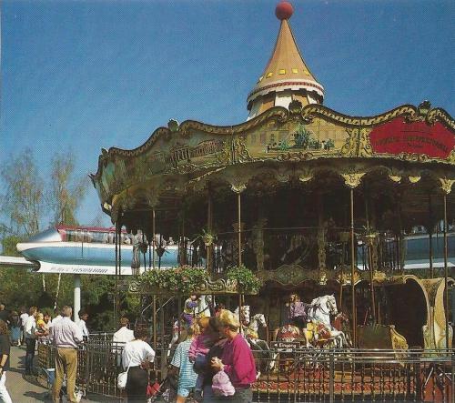 Alt Berliner Dampf-Pferdekarussell 1