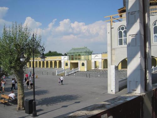 Aufbau: Kaiserplatz 10