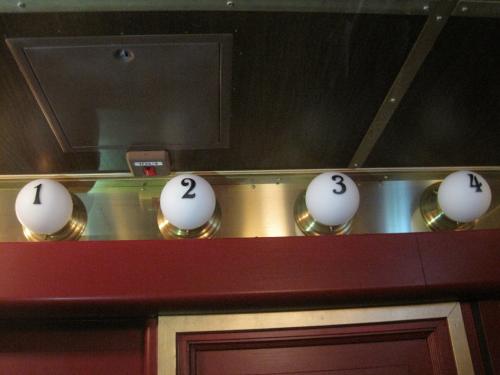 Das verrückte Hotel Tartüff 12