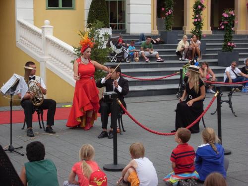 Die Schrill-Harmoniker 2