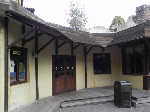 Western Shop 3